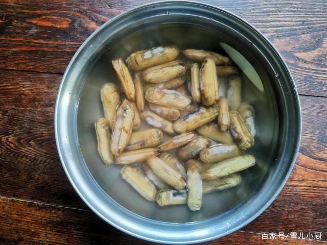 這個海鮮被稱作“小人仙”，肉質(zhì)肥美，用這個方法做，一盤不夠吃